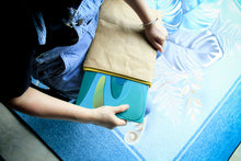 Laden des Bilds im Galerie-Viewer, Sustainable MacBook case made from kraft paper with padding, handmade