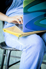 Charger l'image dans la galerie, Handmade kraft paper laptop sleeve with yellow zipper for 15–16 inch MacBook