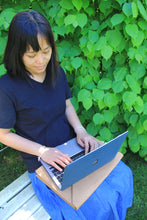 Laden des Bilds im Galerie-Viewer, Nachhaltige Laptop-Hülle 15–16" aus waschbarem Kraftpapier mit Magnetverschluss