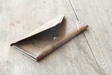 Load image into Gallery viewer, Purse / wallet made from recycled leaves in green