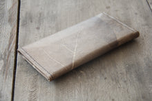 Load image into Gallery viewer, Purse / wallet made from recycled leaves in green