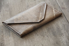 Load image into Gallery viewer, Purse / wallet made from recycled leaves in green