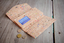Afbeelding in Gallery-weergave laden, Kork Portemonnaie / Brieftasche mit Farb-Akzenten