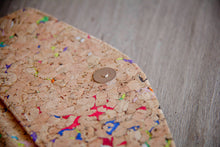 Laden des Bilds im Galerie-Viewer, Kork Portemonnaie / Brieftasche mit Farb-Akzenten