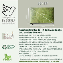 Laden des Bilds im Galerie-Viewer, Größentabelle der nachhaltigen Laptop‑Hülle aus recycelten Blättern, passend für 13–14 Zoll Geräte – Innenmaß ca. 32 × 24 cm