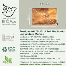 Indlæs billede til gallerivisning Gefütterte nachhaltige Laptop Hülle 13–14 Zoll aus Blattleder – Handgenähte vegane Laptoptasche mit Zipper, wasserabweisendes Laptop Case, Unikat für MacBook Air & Pro in gelb