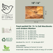Laden des Bilds im Galerie-Viewer, Größentabelle der nachhaltigen veganen Laptop-Hülle aus recycelten Blättern für 15–16 Zoll Geräte, mit Maßen 36 × 27 cm, passend für MacBook Air & Pro ab 2021