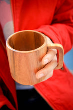 Cargar imagen en el visor de la galería, Taza de madera de acacia oscura, taza de café