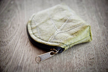 Load image into Gallery viewer, Wallet / mini case made from recycled leaves in green