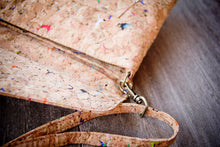 Laden des Bilds im Galerie-Viewer, Handgemachte Korktasche