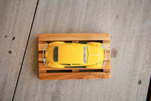 Load image into Gallery viewer, Miniatur-Europalette aus Holz Deko fürs Büro