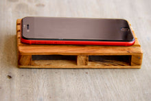 Load image into Gallery viewer, Miniatur-Europalette als Handy Untersetzer