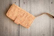 Afbeelding in Gallery-weergave laden, Brieftasche aus Kork mit vielen Fächern handmade und vegan