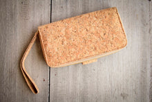 Afbeelding in Gallery-weergave laden, Portemonnaie aus Kork mit vielen Fächern handmade und vegan