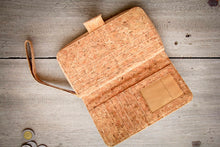 Afbeelding in Gallery-weergave laden, Praktische Portemonnaie aus recyclebarem Kork mit Zipper