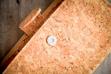 Afbeelding in Gallery-weergave laden, Kork Portemonnaie Herren handmade und vegan mit Zipper