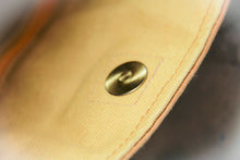 Laden des Bilds im Galerie-Viewer, Kraft Paper Tasche mit Zipper und Magnetverschluss - handmade BY COPALA