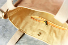 Laden des Bilds im Galerie-Viewer, Vegane Einkaufstasche aus ultra starkem Kraft Paper - handmade BY COPALA.