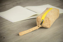 Laden des Bilds im Galerie-Viewer, Federmappe Handmade aus Kork