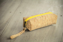 Laden des Bilds im Galerie-Viewer, Federmappe / Etui aus Kork mit gelbem Zipper