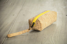 Laden des Bilds im Galerie-Viewer, Federmappe / Etui aus Kork mit gelbem Zipper