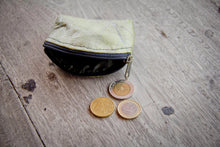 Ladda upp bild till gallerivisning, Portemonnaie / Mini-Etui aus recycelten Blättern in grün