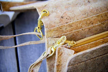 Laden des Bilds im Galerie-Viewer, Handmade Clutch aus Kork