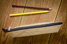 Laden des Bilds im Galerie-Viewer, Stifte Utensilo aus Blättern