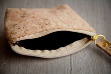 Ladda upp bild till gallerivisning, Mini Kork Portemonnaie mit Zipper Unisex handmade und vegan mit Zipper