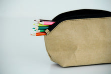 Laden des Bilds im Galerie-Viewer, Kraft Paper Federmappe handmade