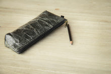 Laden des Bilds im Galerie-Viewer, Kulturtasche aus Blättern