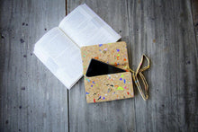 Carica l'immagine nel visualizzatore di Gallery, Handmade Korktasche