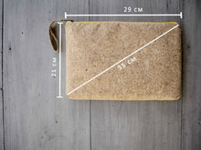 Laden des Bilds im Galerie-Viewer, Kork Laptoptasche handmade