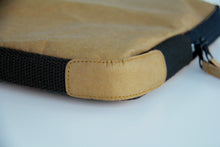 Laden des Bilds im Galerie-Viewer, Vegane Laptop Hülle aus Kraft Papier