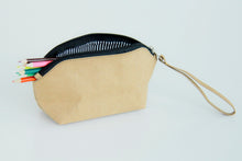 Laden des Bilds im Galerie-Viewer, Federmappe aus Papier handmade