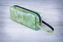 Laden des Bilds im Galerie-Viewer, Kulturtasche aus Bättern