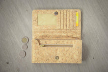 Laden des Bilds im Galerie-Viewer, Nachhaltiges Portemonnaie aus Kork, handmade und vegan