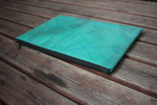 Laden des Bilds im Galerie-Viewer, 13–14&quot; nachhaltige vegane Laptoptasche aus Blättern, MacBook Hülle in türkis
