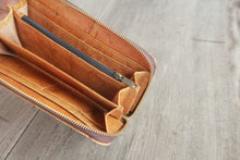 Afbeelding in Gallery-weergave laden, Portemonnaie / Brieftasche aus recycelten Blättern
