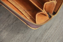 Afbeelding in Gallery-weergave laden, Portemonnaie / Brieftasche aus recycelten Blättern
