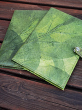 Charger l'image dans la galerie, Notizbuch A5 unliniert, Nachhaltiges Journal aus echten Blättern, Tagebuch Blanko, Eco Friendly Sketchbook in grün, Geschenk für Sie &amp; Ihn
