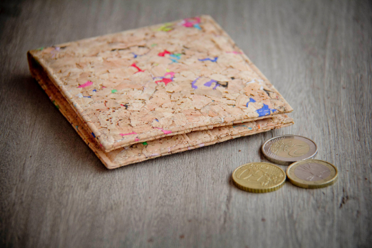 Kork Portemonnaie mit Farb-Akzenten, 1 x gefaltet