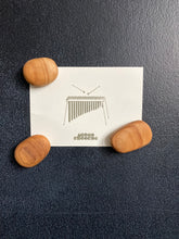 Laden des Bilds im Galerie-Viewer, Design Kühlschrank-Magnet , Tafelmagnet aus Holz, 3er-Set
