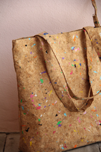 Afbeelding in Gallery-weergave laden, Tote Bag - Tragetasche / Tasche aus Kork mit Farb-Akzenten
