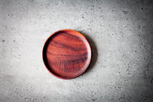 Laden des Bilds im Galerie-Viewer, Detailbild: Natürliche Holzstruktur und handwerkliche Verarbeitung
