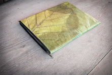 Laden des Bilds im Galerie-Viewer, Laptop-Hülle im Alltagseinsatz, Schutz vor Stößen und Feuchtigkeit
