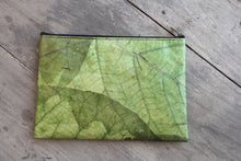 Laden des Bilds im Galerie-Viewer, Laptop-Hülle 13&quot; - 14&quot; Zoll aus recycelten Blättern in grün

