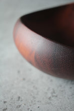 Cargar imagen en el visor de la galería, Detailaufnahme der Holzmaserung und natürlichen Textur 
