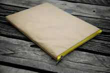 Laden des Bilds im Galerie-Viewer, Laptop-Hülle 15 &quot; - 16 &quot; Zoll aus Kraft Papier mit gelbem Zipper
