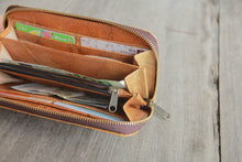 Afbeelding in Gallery-weergave laden, Portemonnaie / Brieftasche aus recycelten Blättern
